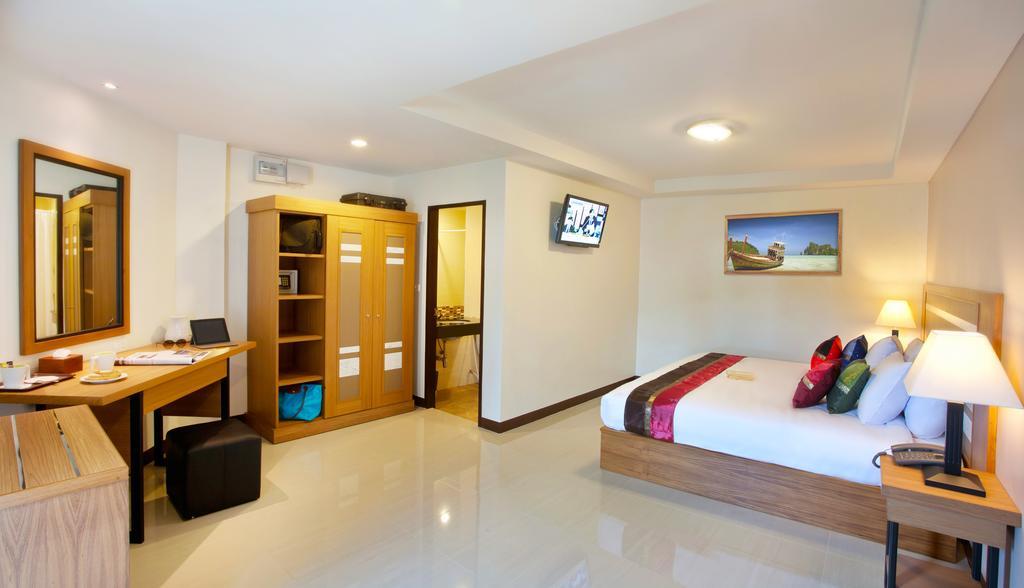Patong Pool House Aparthotel Kamer foto