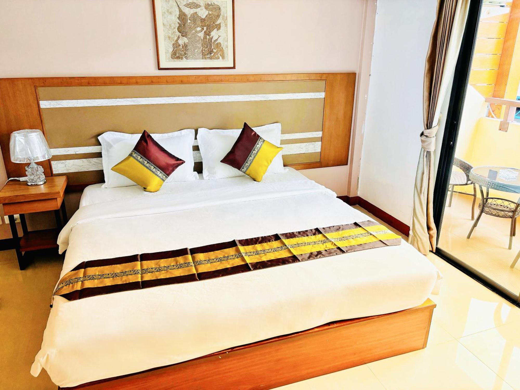 Patong Pool House Aparthotel Buitenkant foto