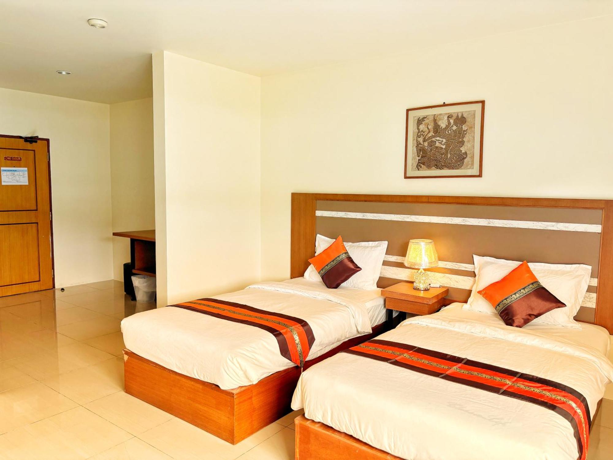 Patong Pool House Aparthotel Buitenkant foto