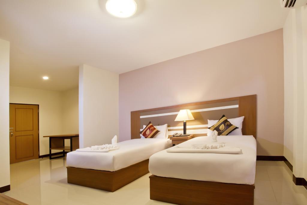 Patong Pool House Aparthotel Buitenkant foto