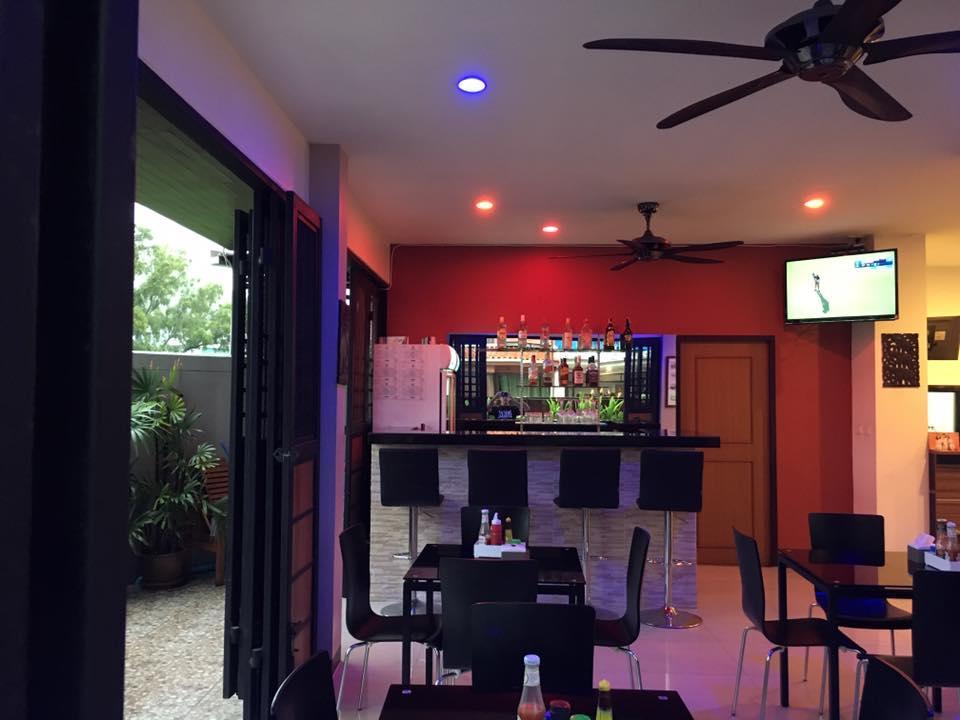 Patong Pool House Aparthotel Buitenkant foto