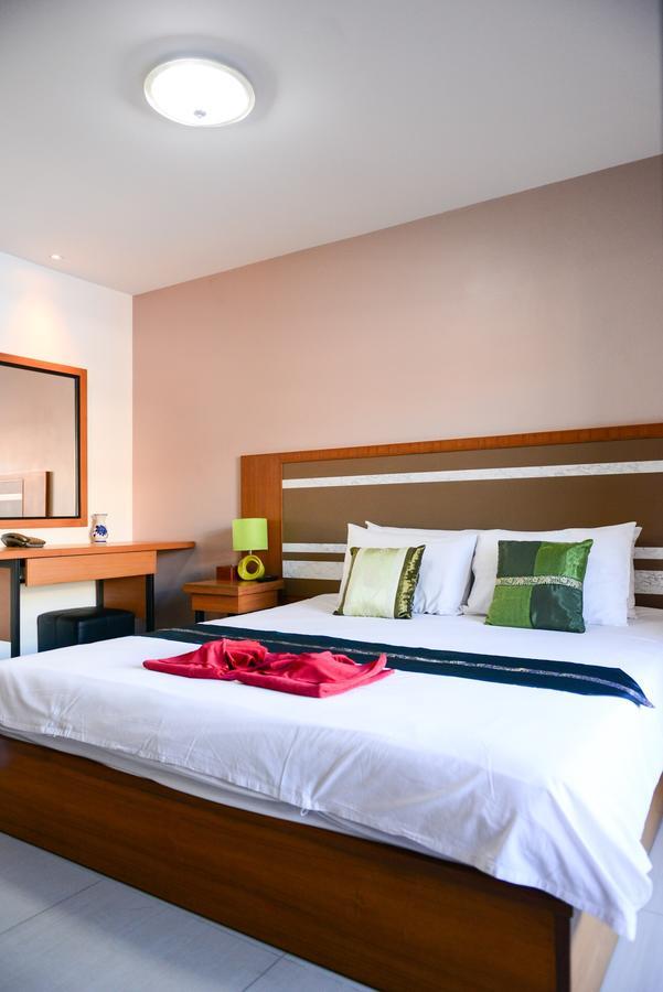 Patong Pool House Aparthotel Buitenkant foto