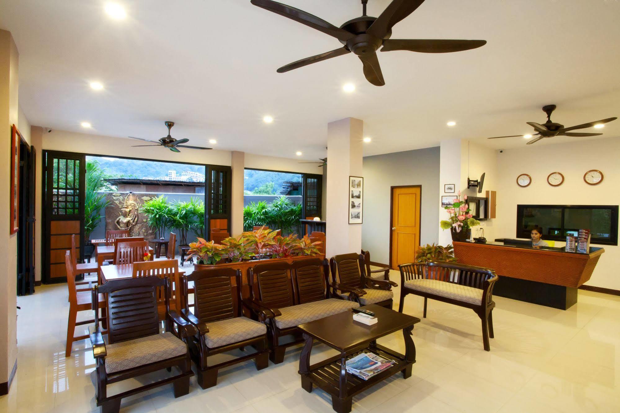 Patong Pool House Aparthotel Buitenkant foto