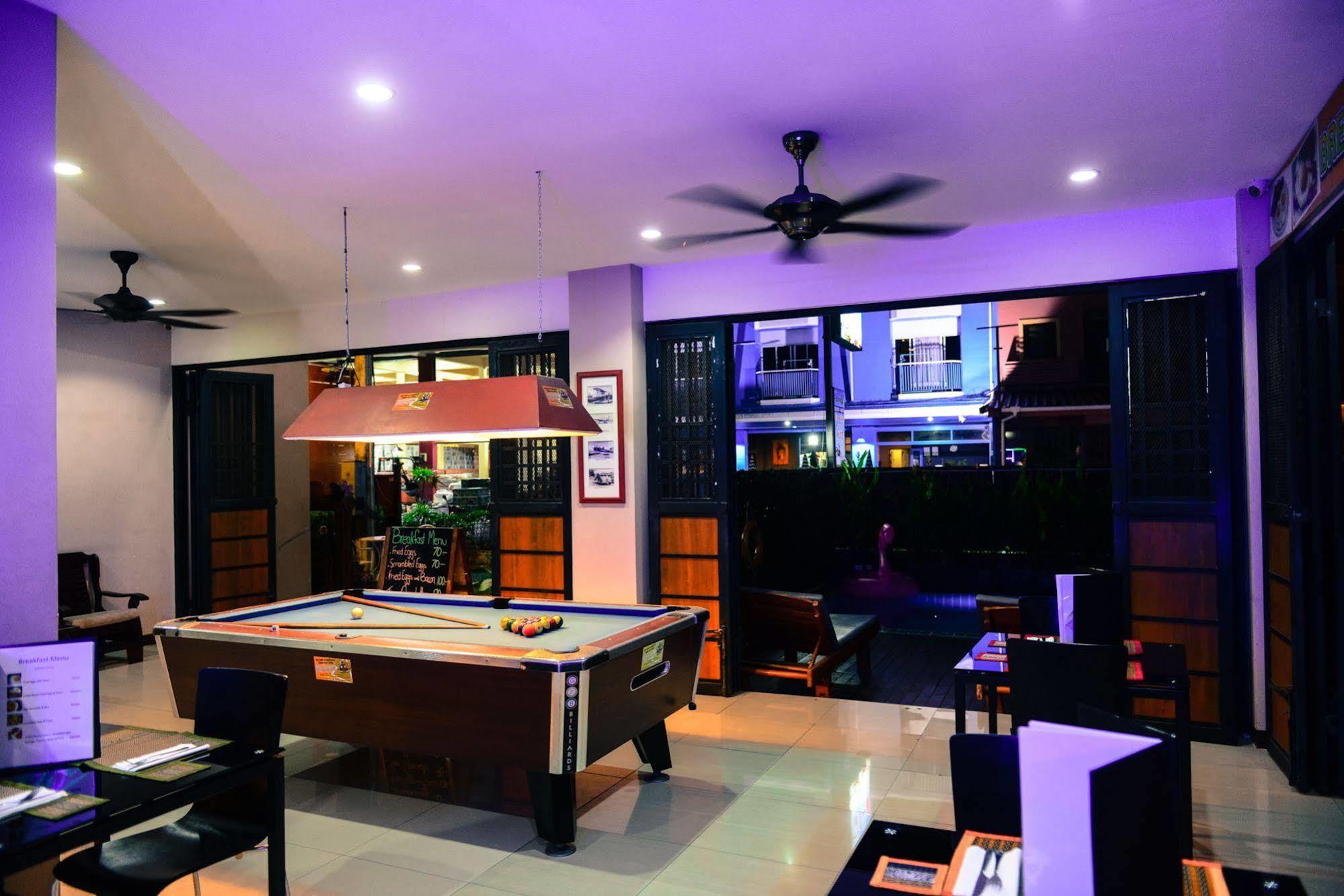 Patong Pool House Aparthotel Buitenkant foto