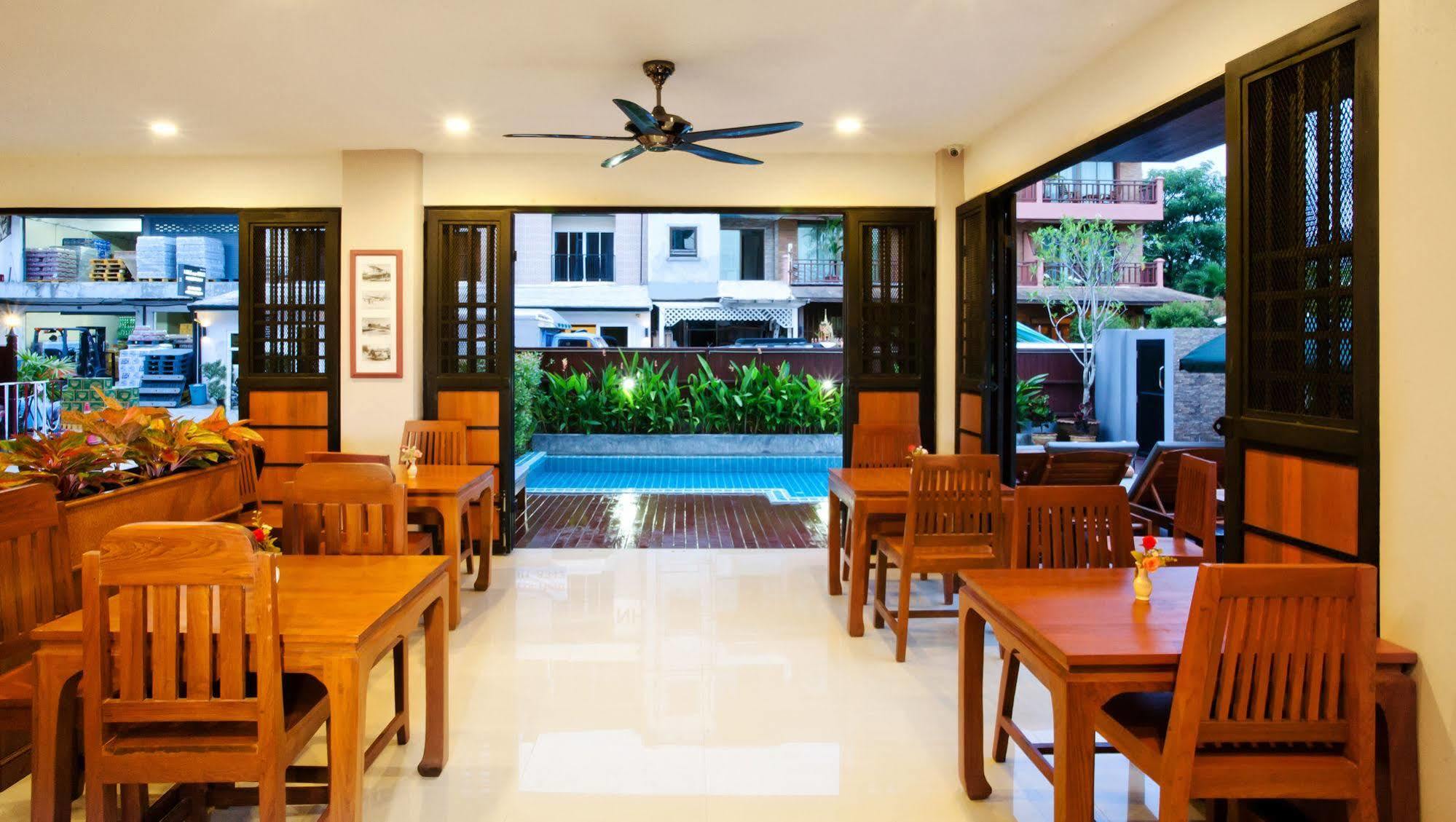 Patong Pool House Aparthotel Buitenkant foto