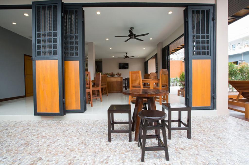Patong Pool House Aparthotel Buitenkant foto